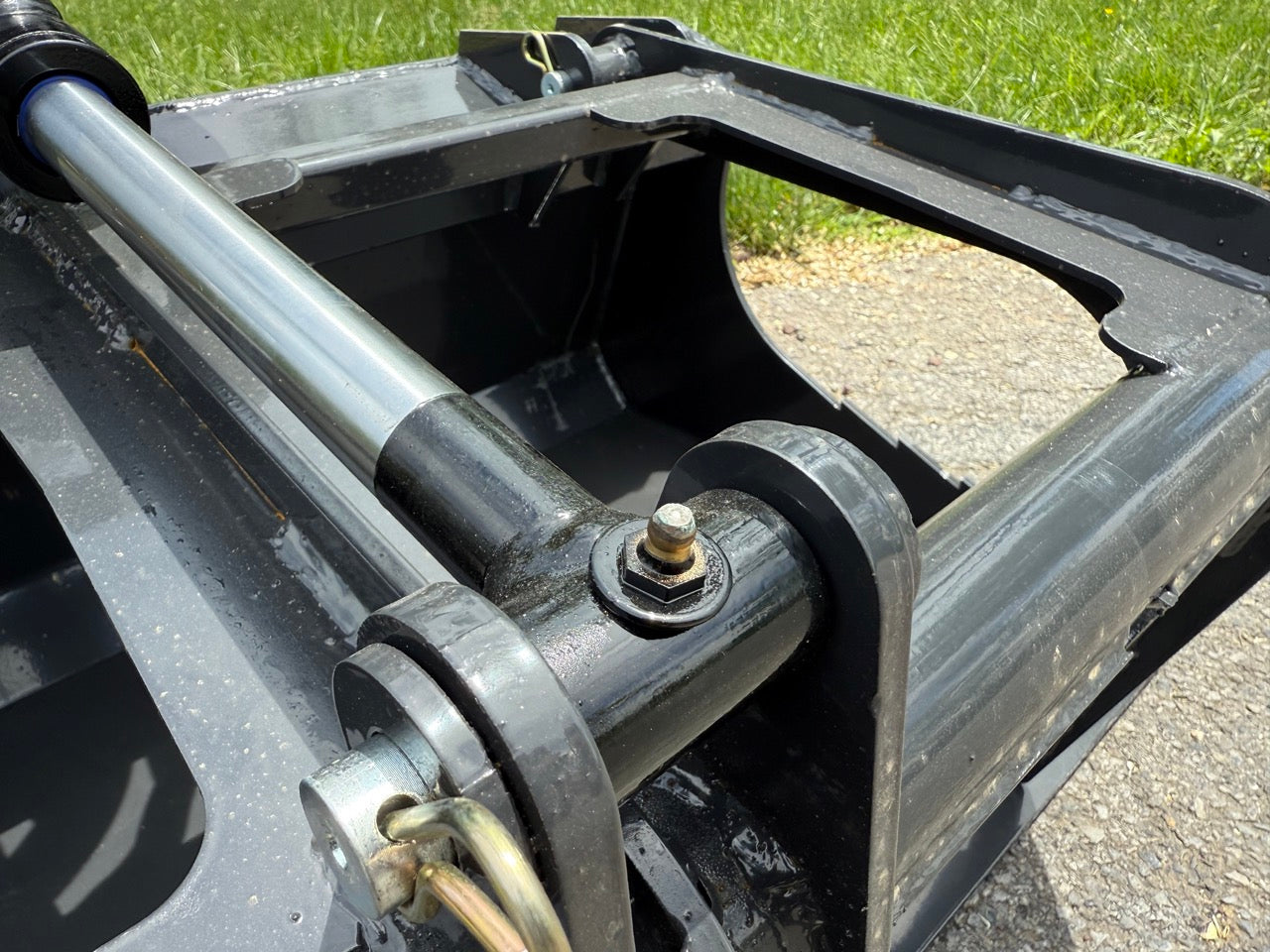 New 44" Wolverine Mini Skid Steer Grapple Bucket
