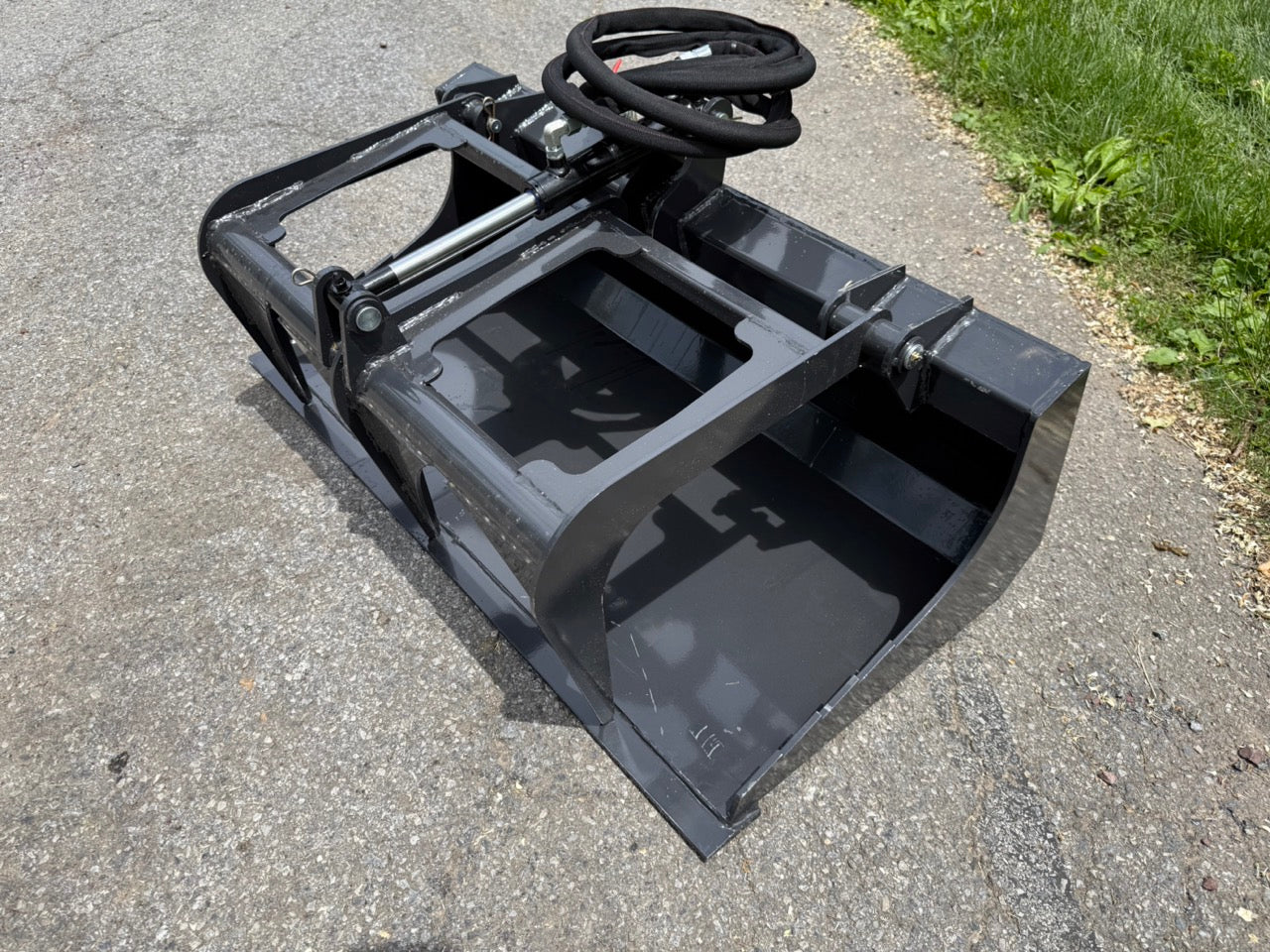 New 44" Wolverine Mini Skid Steer Grapple Bucket