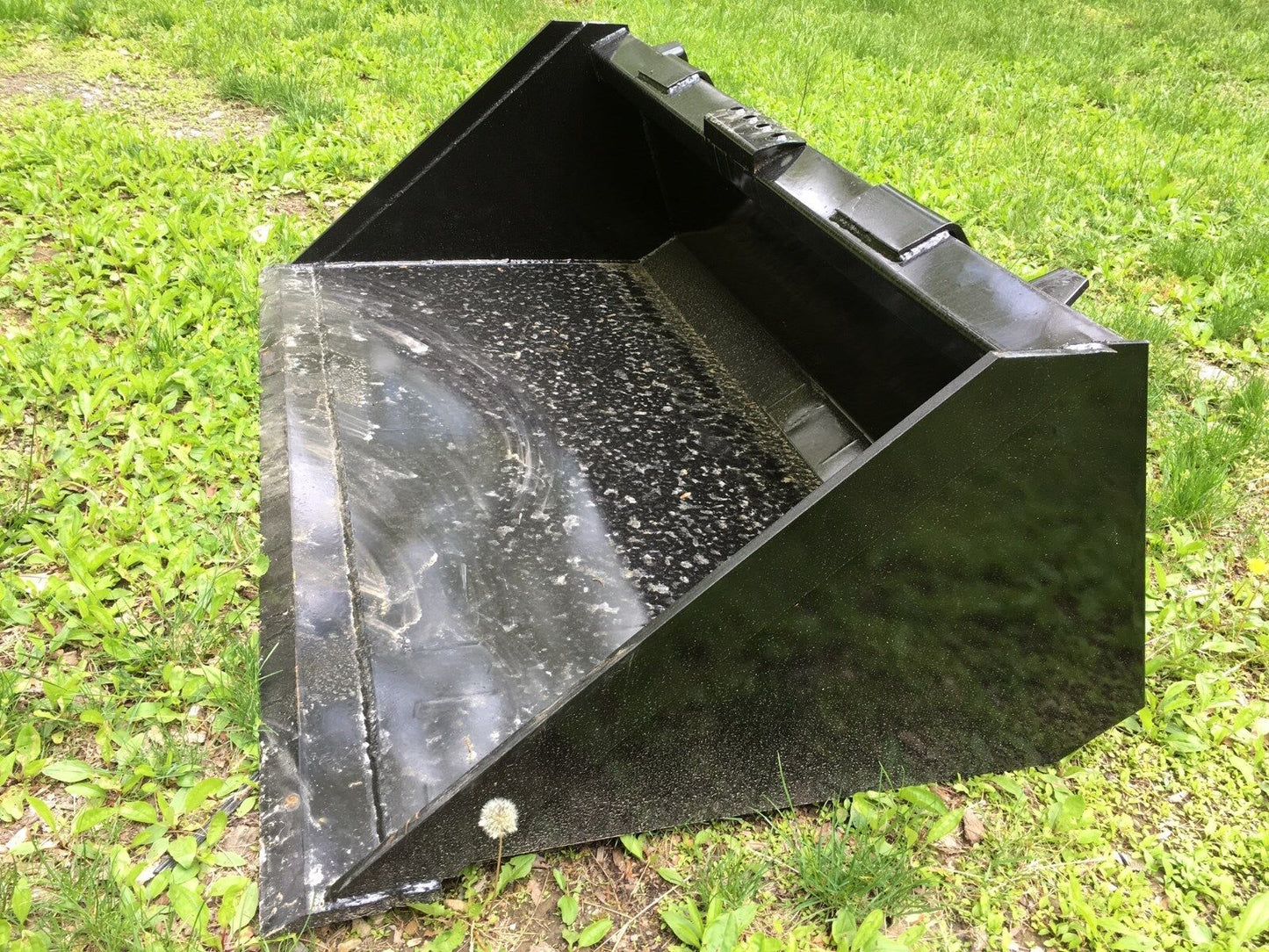 Heavy Duty Skid Steer/Tractor Smooth Buckets