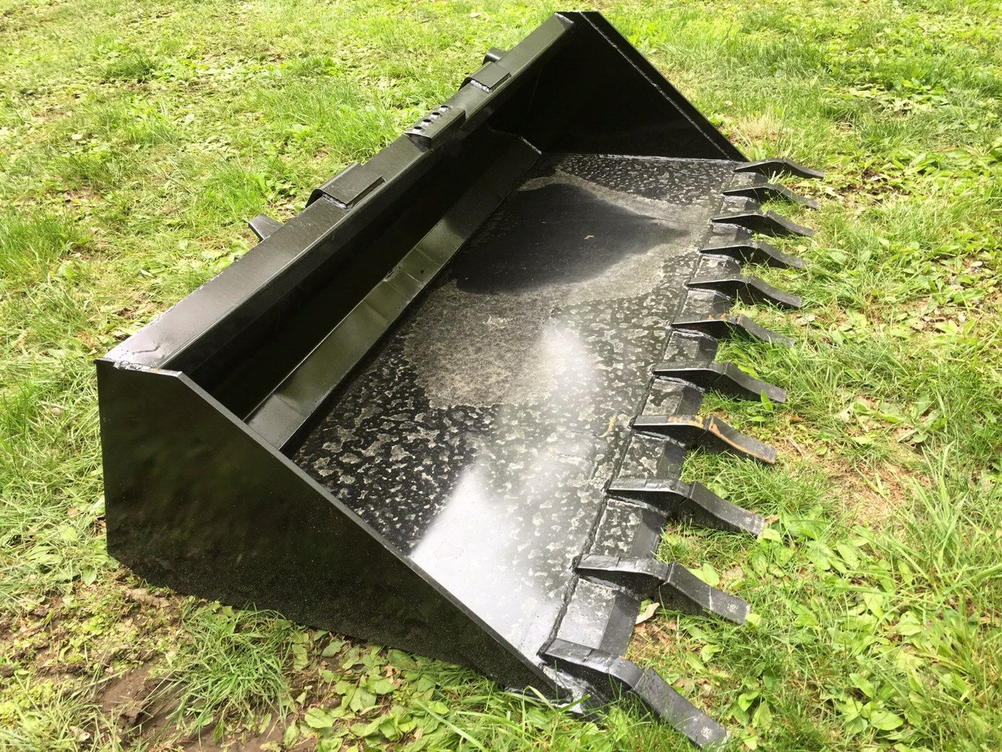 Heavy Duty Skid Steer/Tractor Tooth Buckets