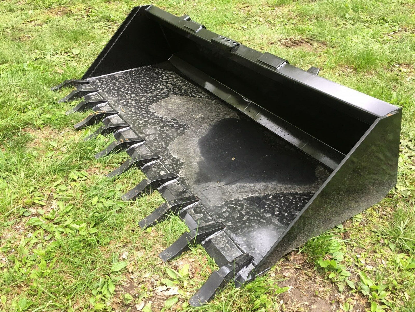 Heavy Duty Skid Steer/Tractor Tooth Buckets