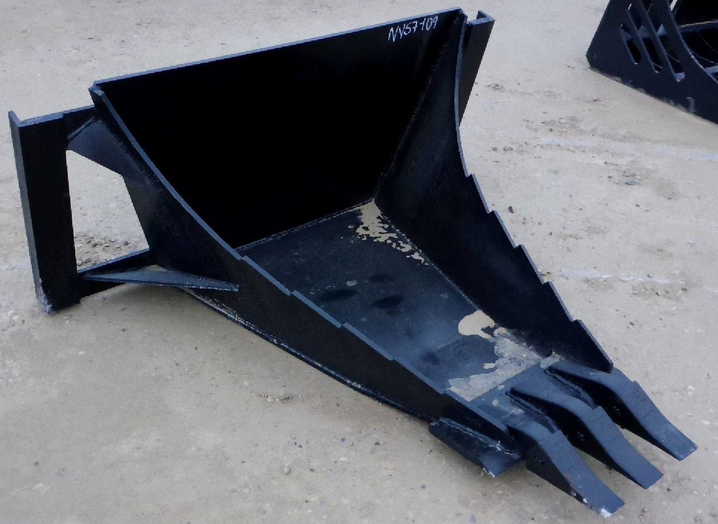 2024 New Skid Steer HD Long Bottom Tooth Stump Bucket